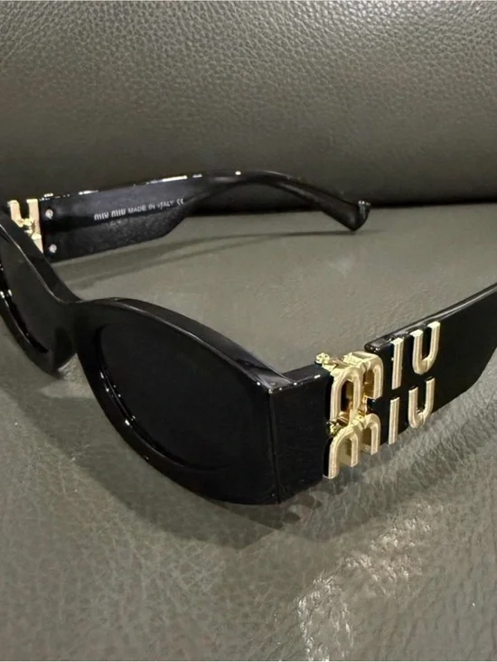 Miu Miu Black Oval Cat-Eye Sunglasses with Pink Case - Picture 2 of 4